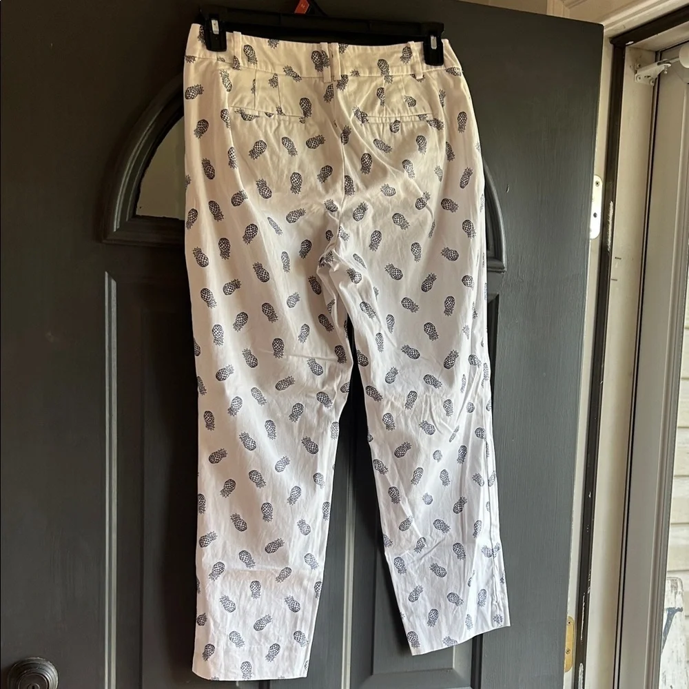 Talbots White Pants with Blue Pineapple Design Size 4 Excellent Condition
